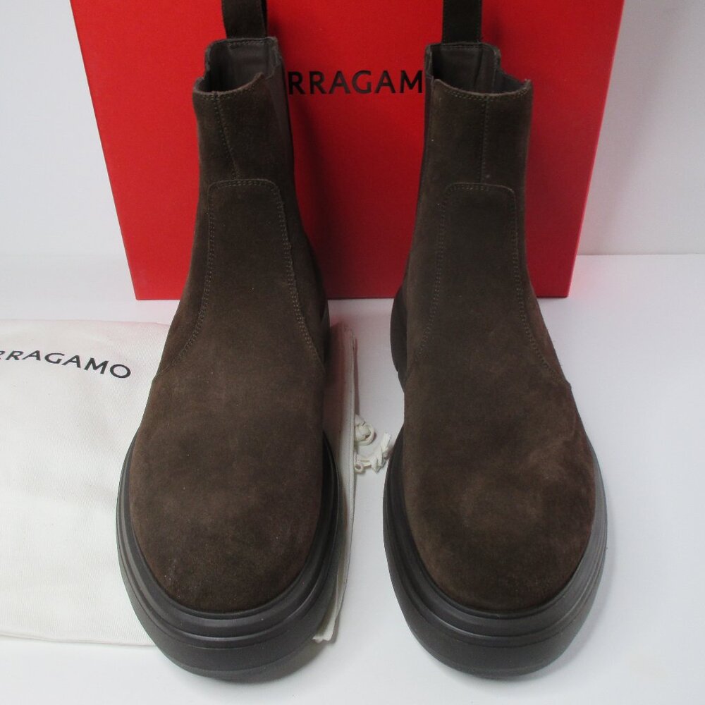 Ferragamo Mens Size 9 Brown Suede Boots Made in Italy NWT